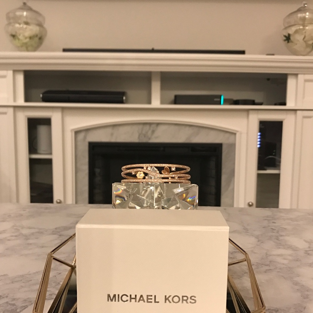 🆕 Michael Kors Cuff Bracelet in Rose Gold